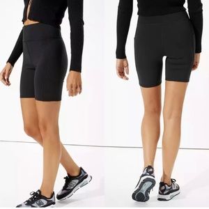American Eagle Everything Pocket Biker Short High Waisted